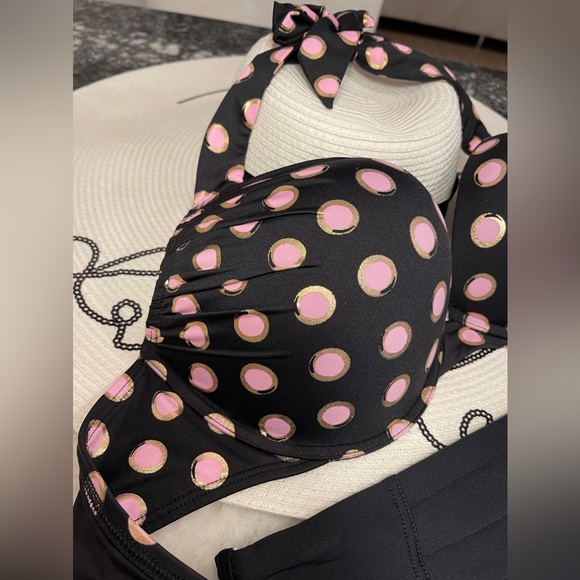 Victoria’s Secret bikini bombshell 36D and various bottoms - Picture 10 of 13